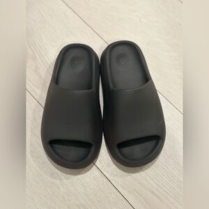 adidas Yeezy Slide ‘Enflame Orange’ – black EU Size 37, US 6Worn Twice